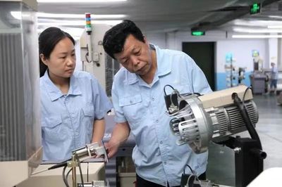 新鄉(xiāng)化纖成立新材料研究院 構(gòu)筑創(chuàng)新引擎，驅(qū)動(dòng)纖維技術(shù)研發(fā)與產(chǎn)業(yè)轉(zhuǎn)化